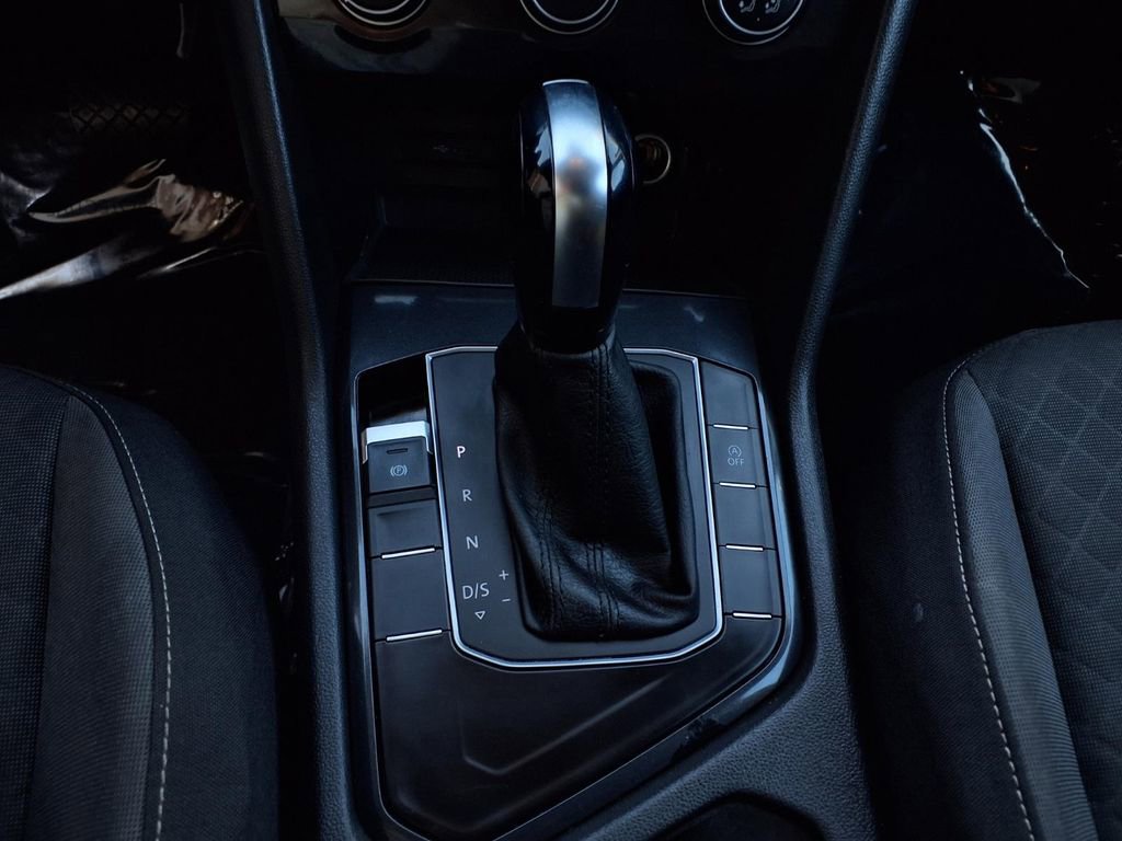 Used 2021 Volkswagen Tiguan S image 10