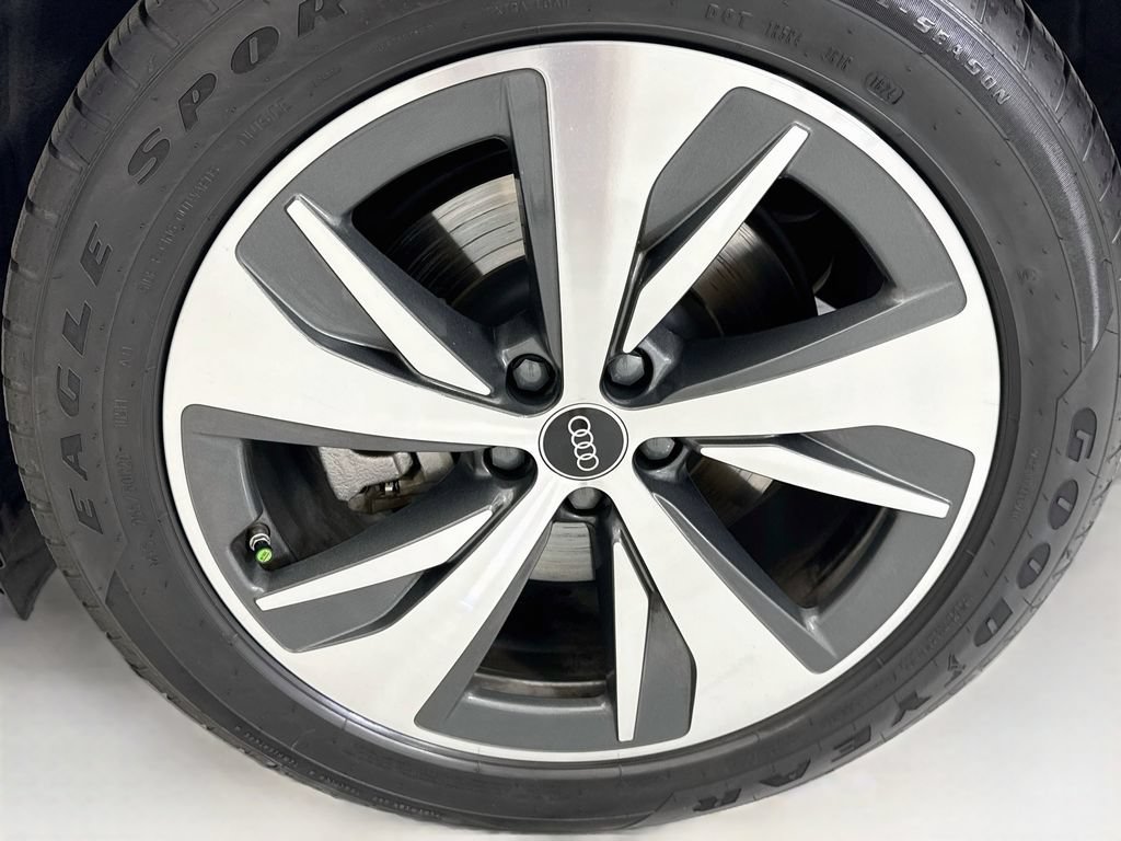 Certified 2024 Audi Q8 e-tron Premium Plus AWD/4WD image 30