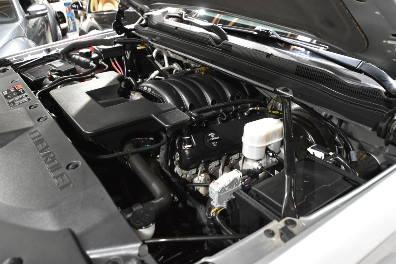 Used 2015 Chevrolet Suburban LT AWD/4WD image 54