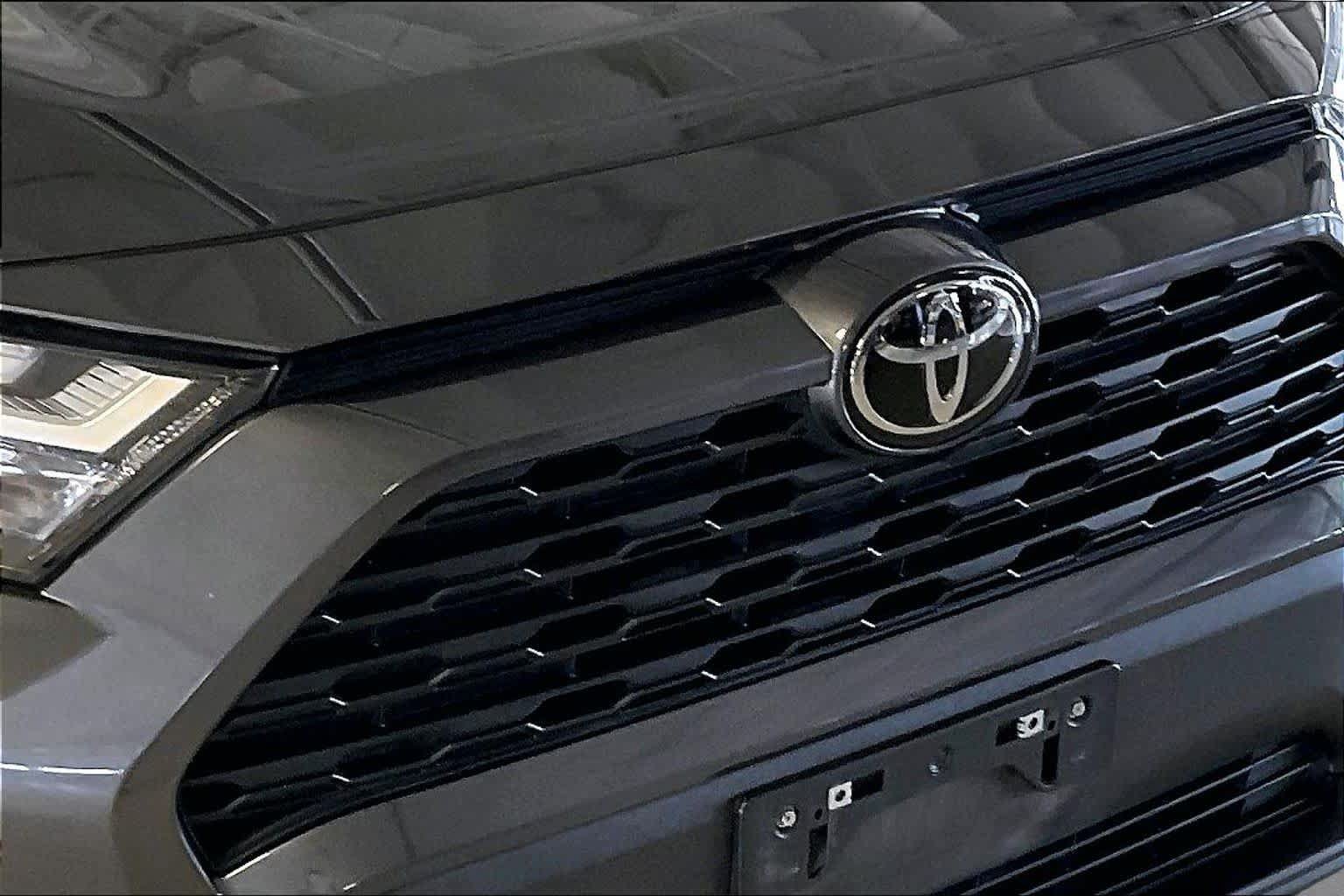 Used 2023 Toyota RAV4 XLE Premium FWD image 30