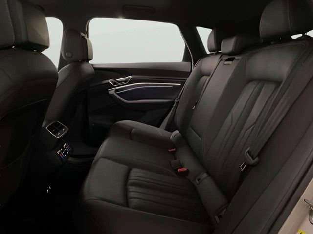 Used 2022 Audi e-tron Premium Plus w/ Premium Plus Package image 36