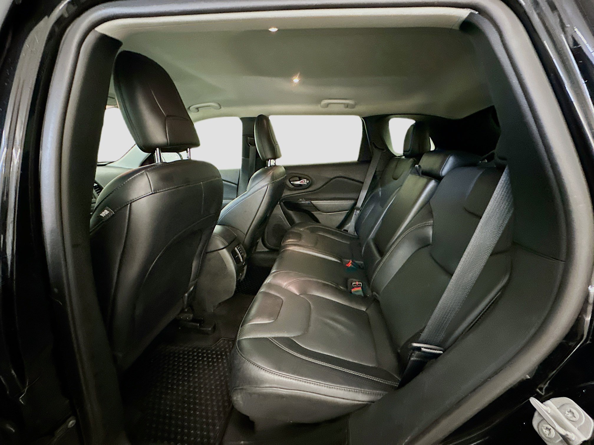 Used 2023 Jeep Cherokee Altitude Lux image 29