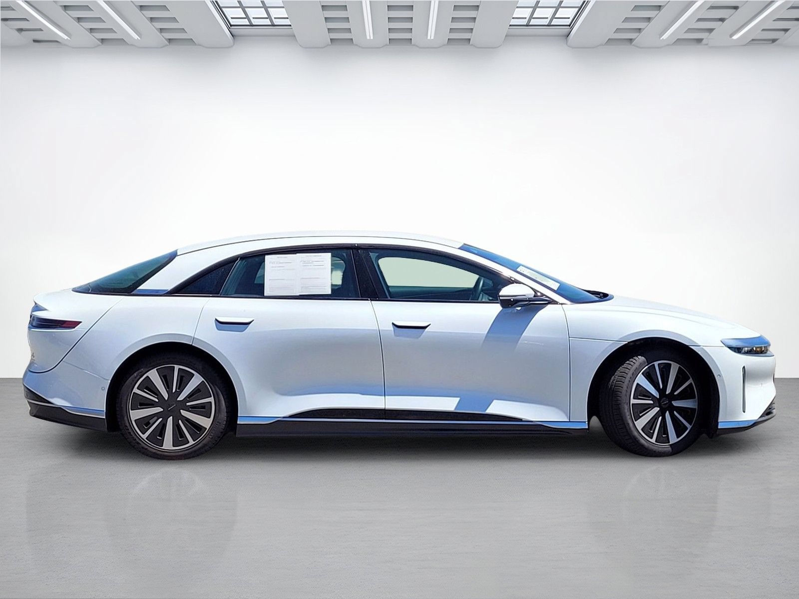 Used 2025 Lucid Air Touring AWD/4WD image 3