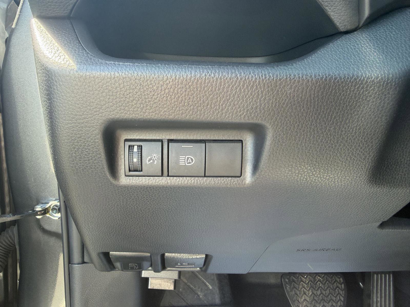 Used 2022 Toyota RAV4 LE FWD image 22