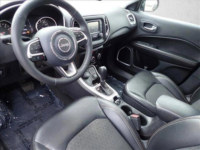 Used 2018 Jeep Compass Latitude w/ Cold Weather Group AWD/4WD image 10