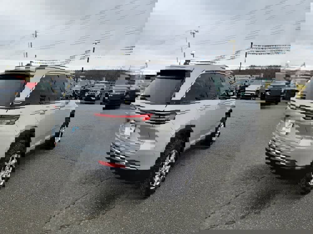 Used 2022 Jeep Grand Cherokee Limited image 5