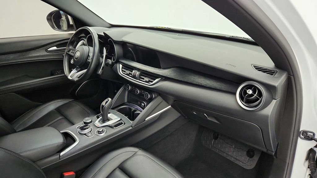 Used 2022 Alfa Romeo Stelvio Sprint image 24