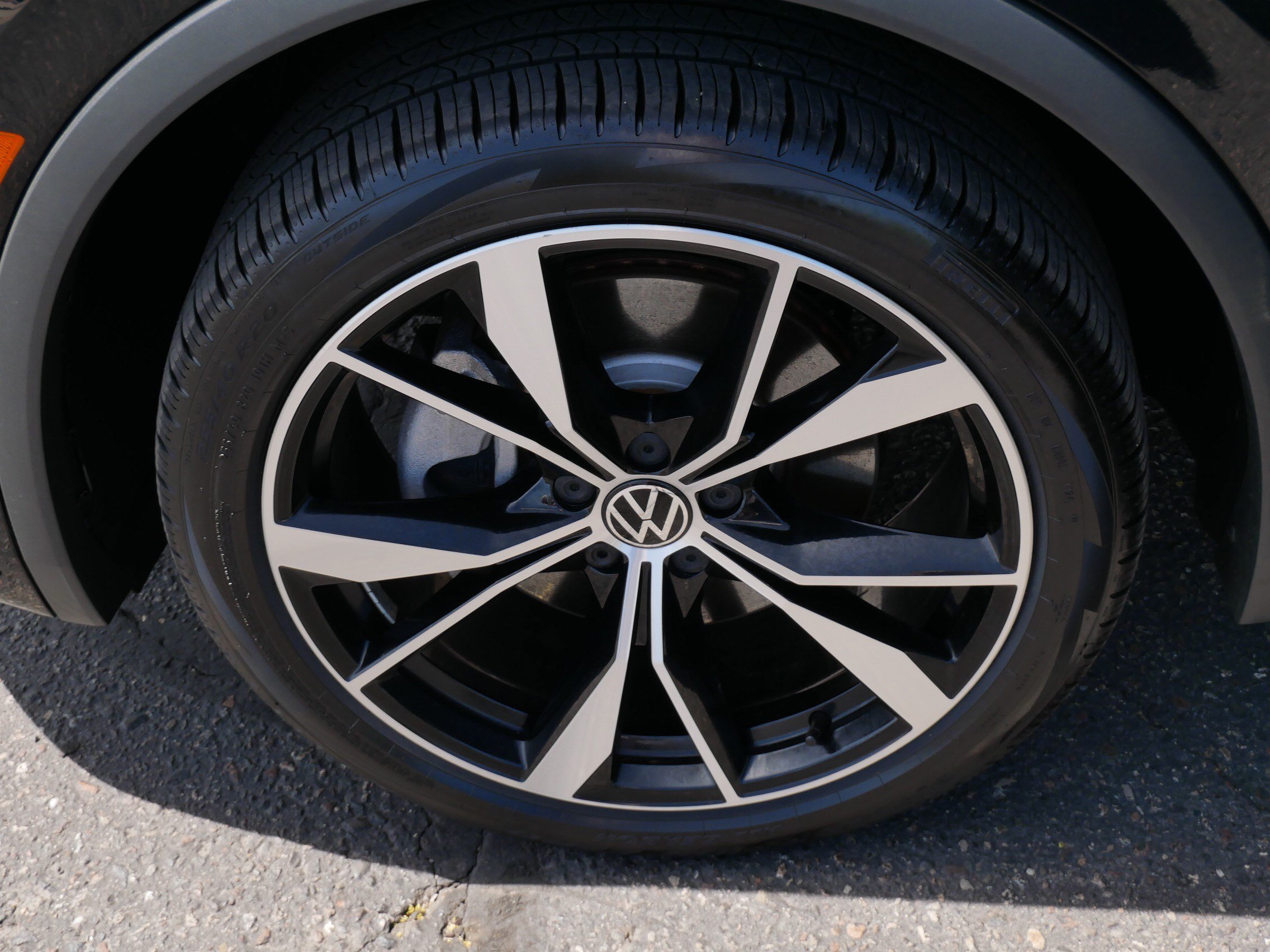 Used 2024 Volkswagen Tiguan SEL R-Line w/ MDO Package, Two-Row AWD/4WD image 15