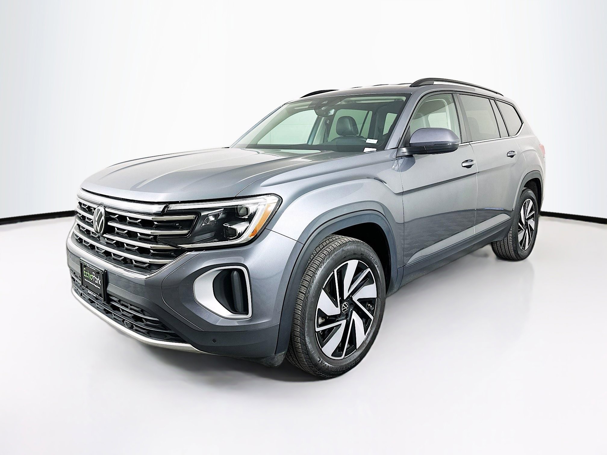 Used 2025 Volkswagen Atlas SE image 3