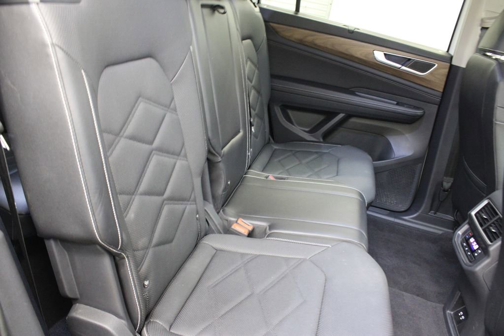 Used 2025 Volkswagen Atlas SE AWD/4WD image 19