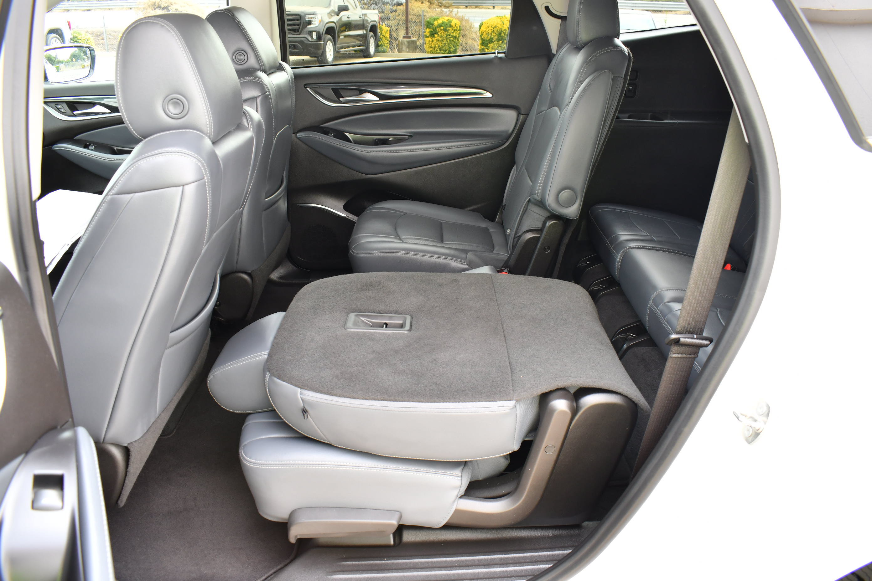 Used 2021 Buick Enclave Essence FWD image 13