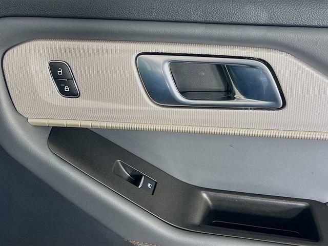 Used 2025 Ford Explorer Active image 32