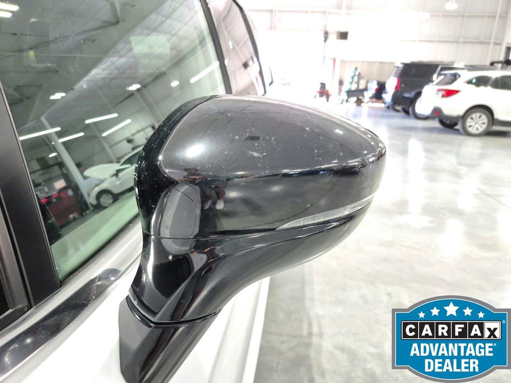 Used 2024 Chrysler Pacifica Touring-L image 16