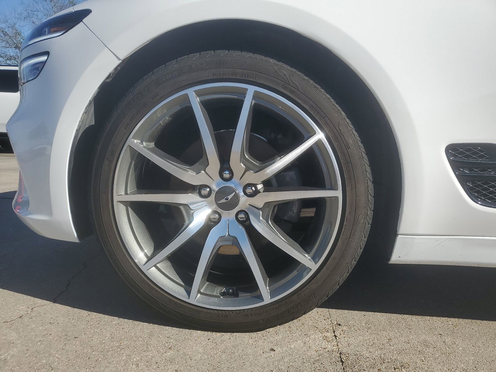 Used 2023 Genesis G70 2.0T image 7