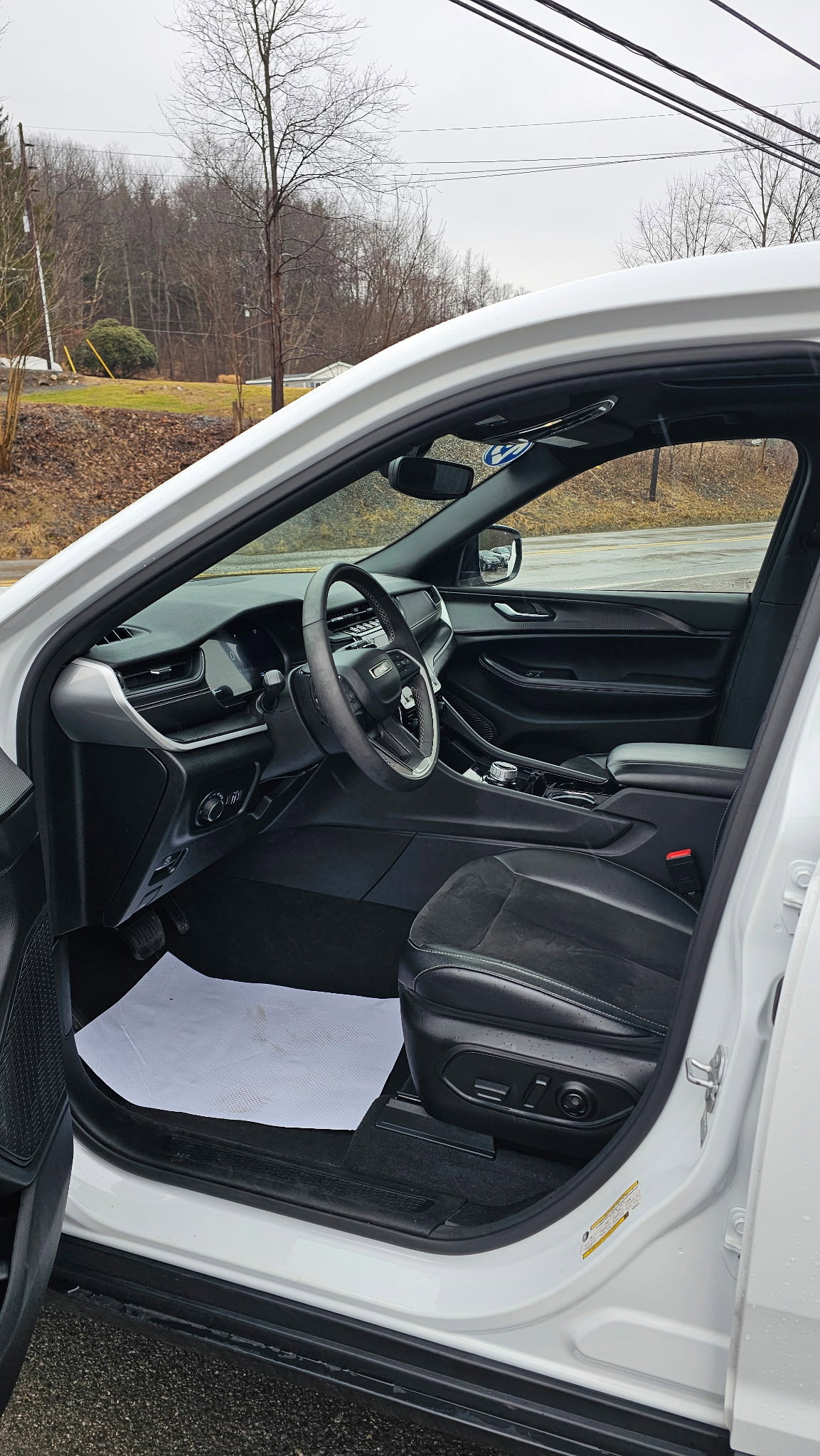 Used 2023 Jeep Grand Cherokee L Laredo image 26