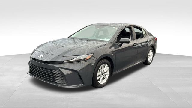 Used 2025 Toyota Camry LE image 2