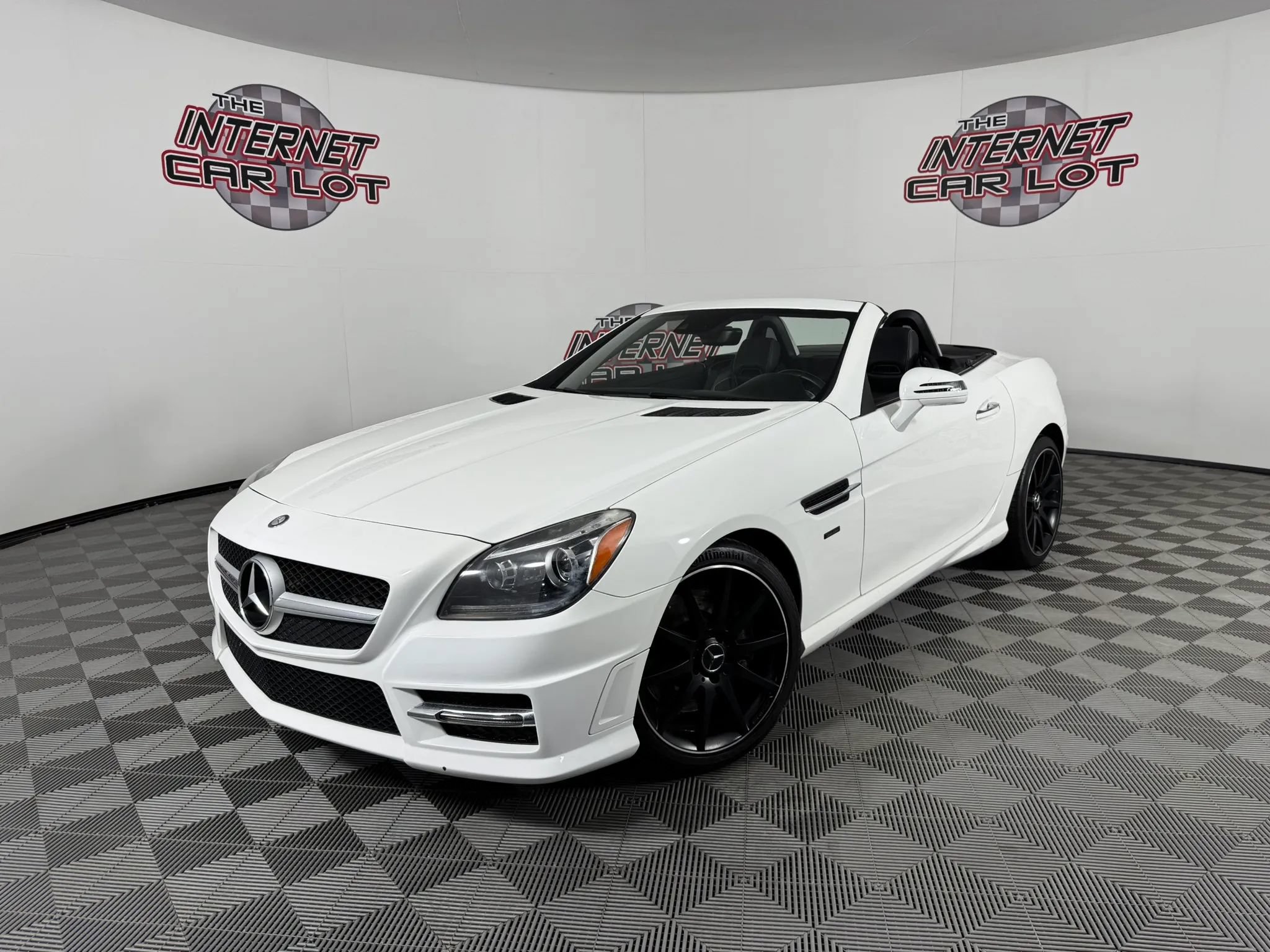 Used 2015 Mercedes-Benz SLK 250 image 1
