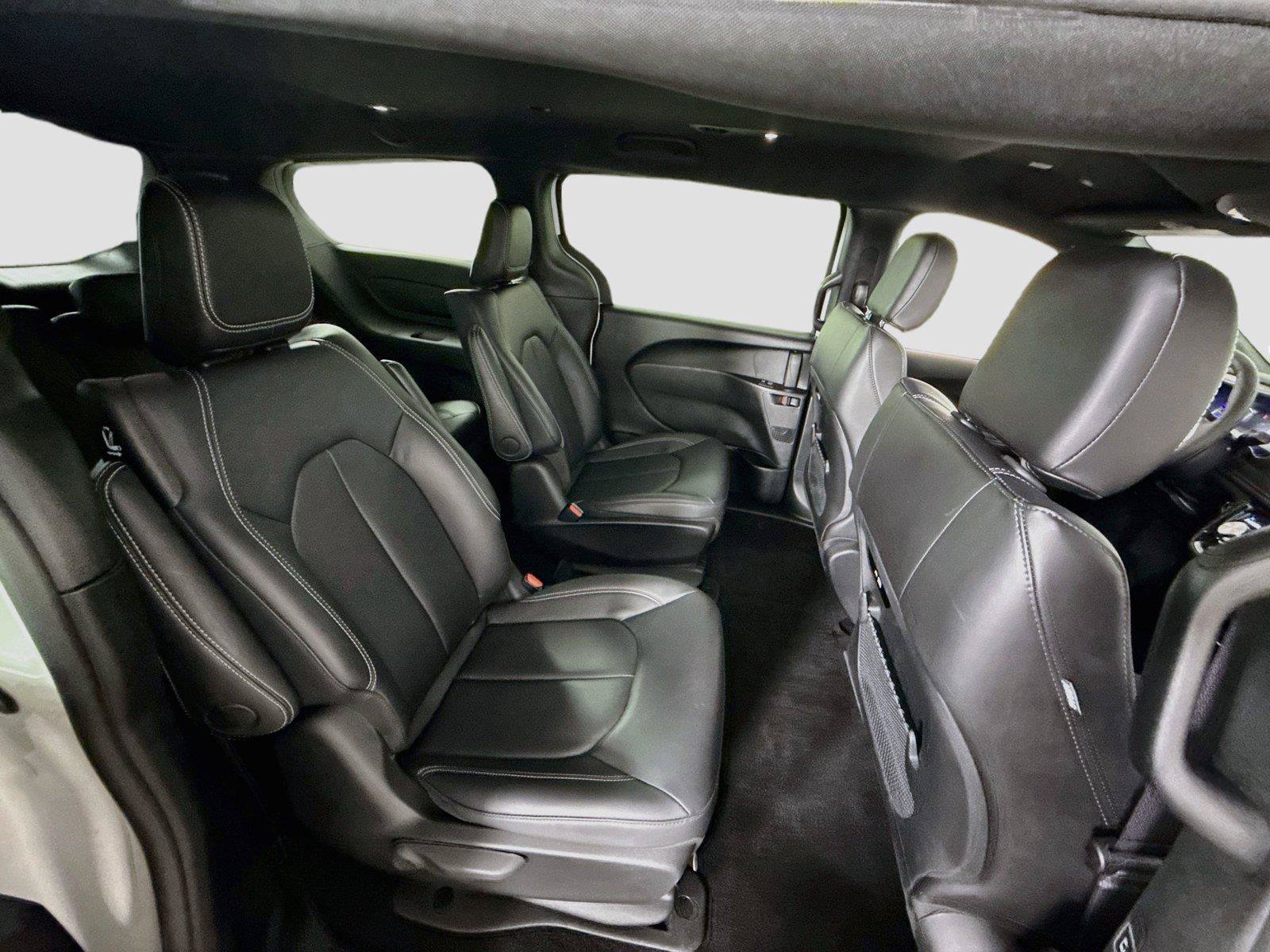 Used 2025 Chrysler Pacifica Select FWD image 20