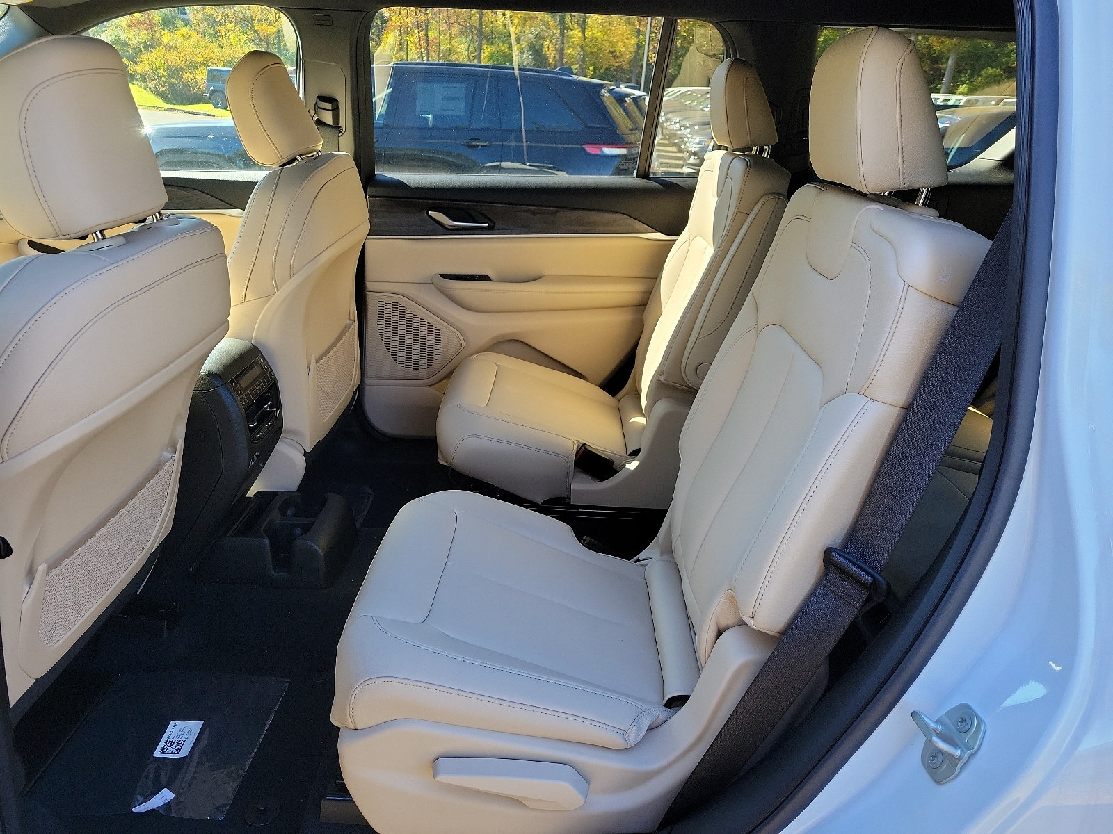 New 2023 Jeep Grand Cherokee L Limited AWD/4WD image 6