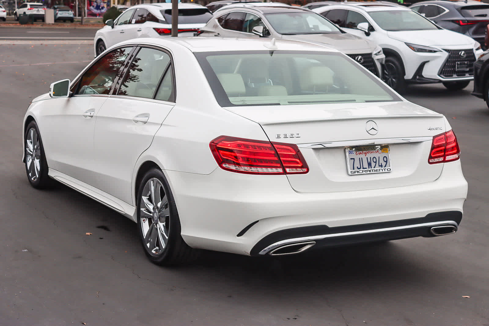 Used 2014 Mercedes-Benz E 350 4MATIC Sedan image 2