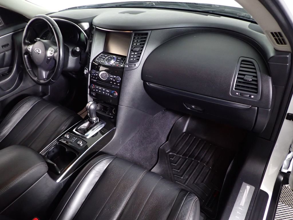 Used 2017 INFINITI QX70 AWD w/ Premium Package image 37