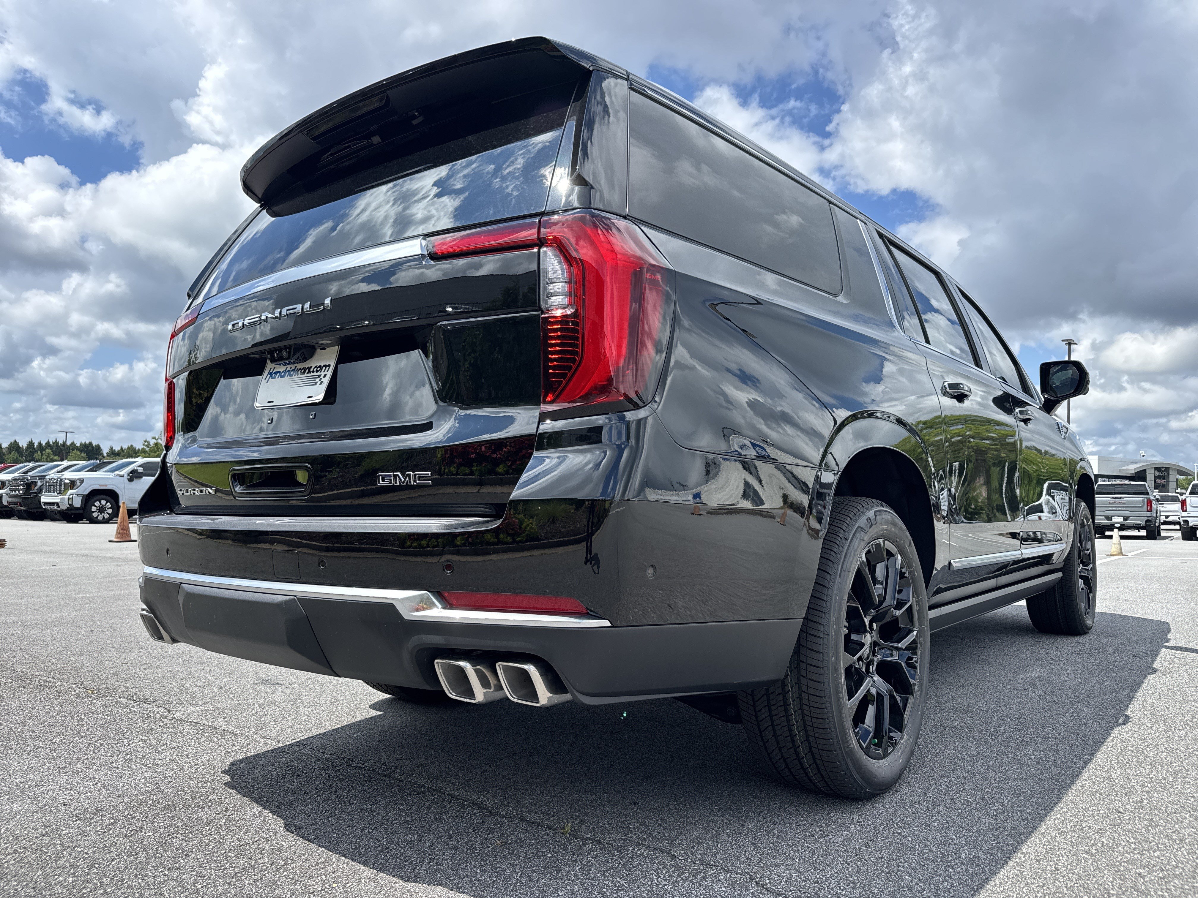 New 2026 GMC Yukon XL Denali w/ Denali Reserve Package AWD/4WD image 10