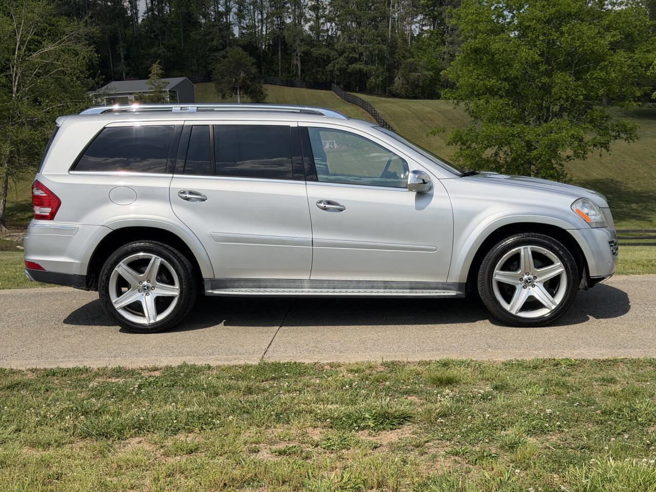 Used 2010 Mercedes-Benz GL 550 4MATIC image 32