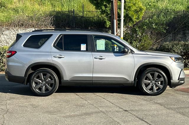 Certified 2023 Honda Pilot Sport image 3