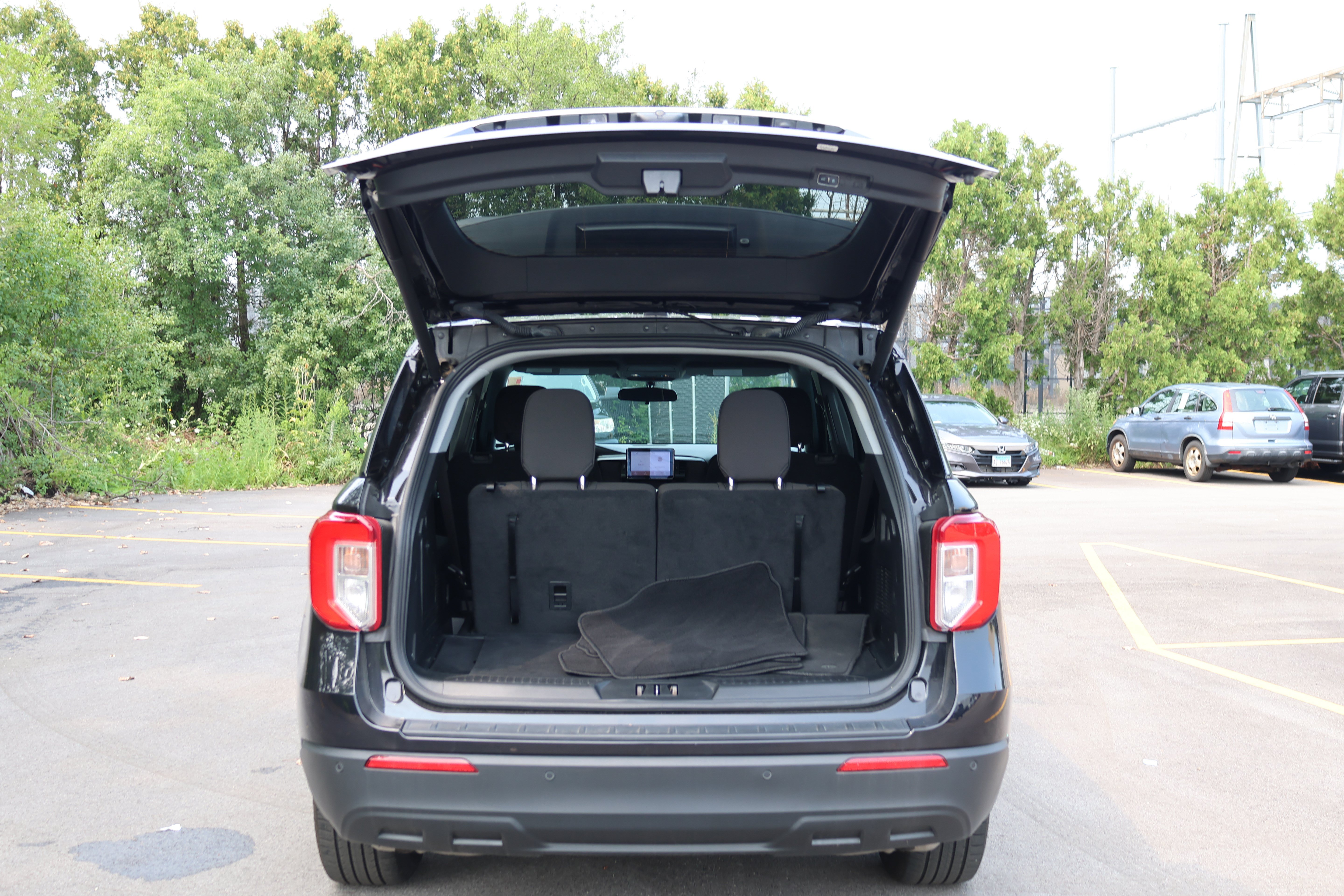 Used 2023 Ford Explorer XLT AWD/4WD image 5