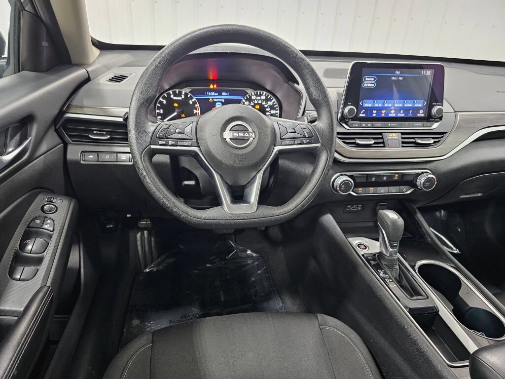 Used 2024 Nissan Altima 2.5 SV FWD image 14