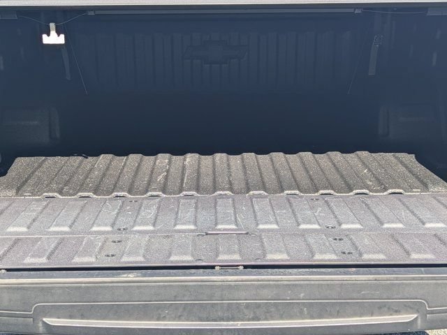 Used 2025 Chevrolet Silverado 1500 LT Trail Boss w/ Dark Appearance Package AWD/4WD image 16