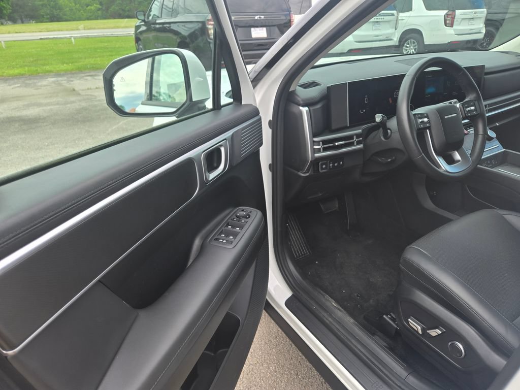 Used 2025 Hyundai Santa Fe SEL FWD image 6
