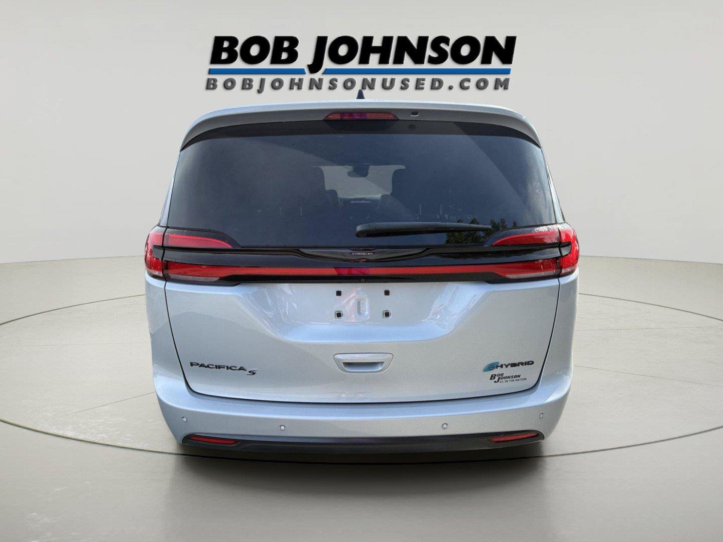 Used 2024 Chrysler Pacifica Premium FWD image 6