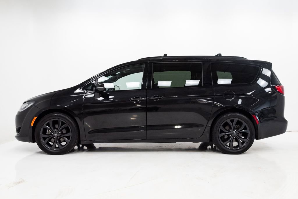 Used 2020 Chrysler Pacifica Limited FWD image 27