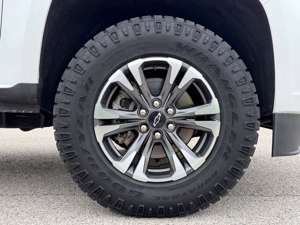 Used 2022 Chevrolet Colorado Z71 AWD/4WD image 3