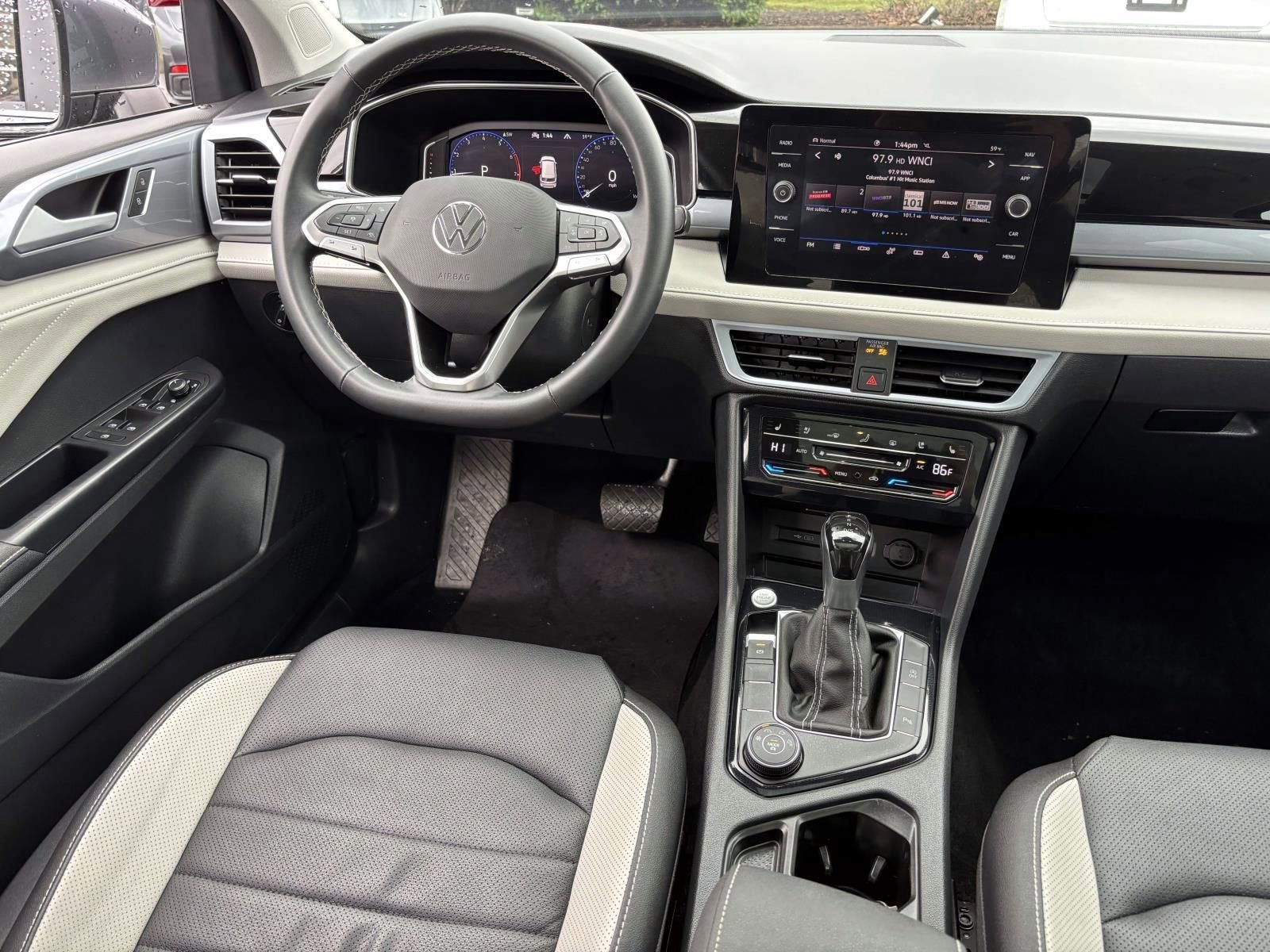 Used 2025 Volkswagen Taos SEL image 30