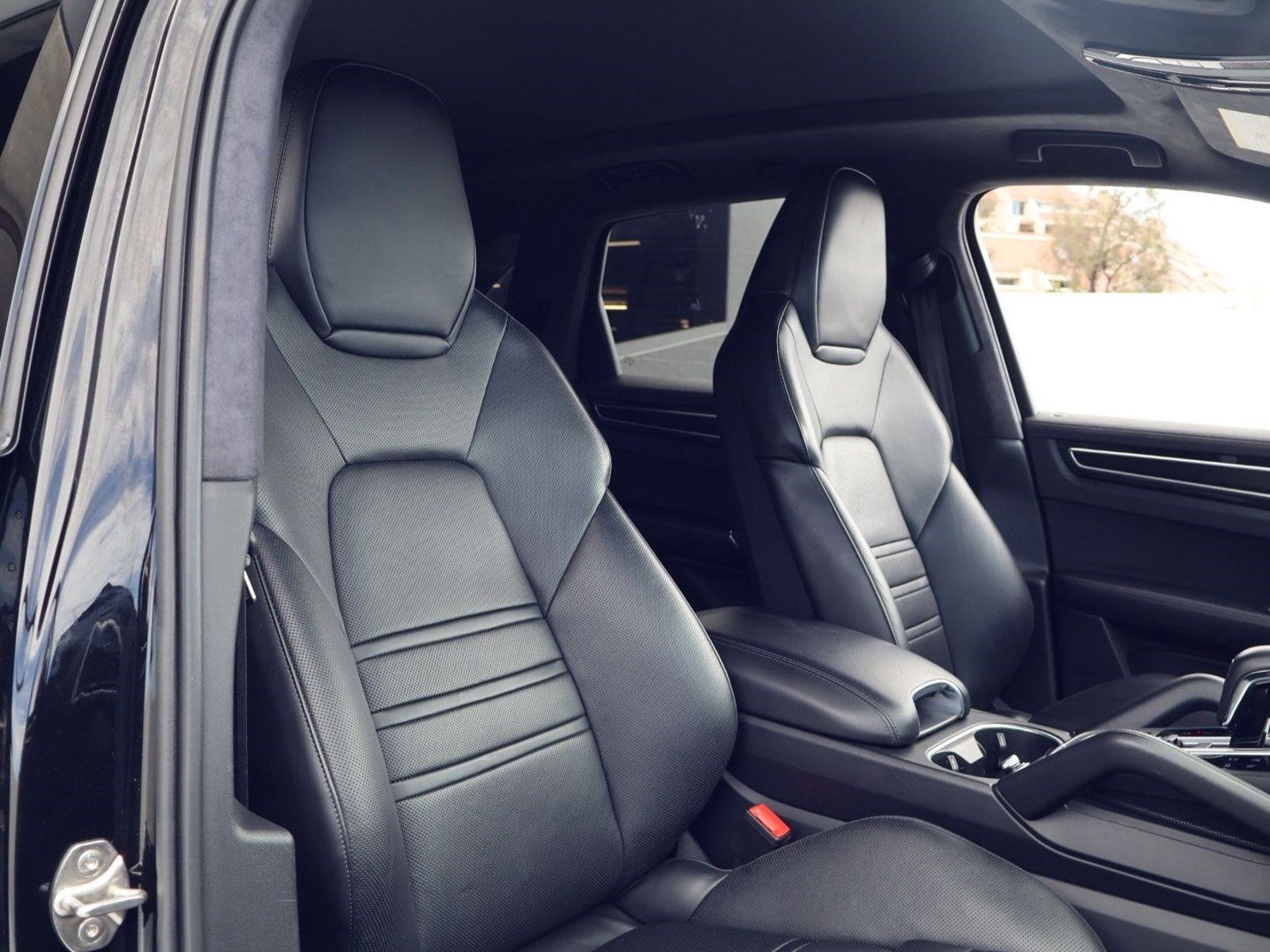 Used 2023 Porsche Cayenne GTS w/ Premium Package Plus AWD/4WD image 24
