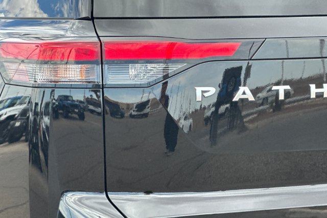 Used 2025 Nissan Pathfinder SV AWD/4WD image 26