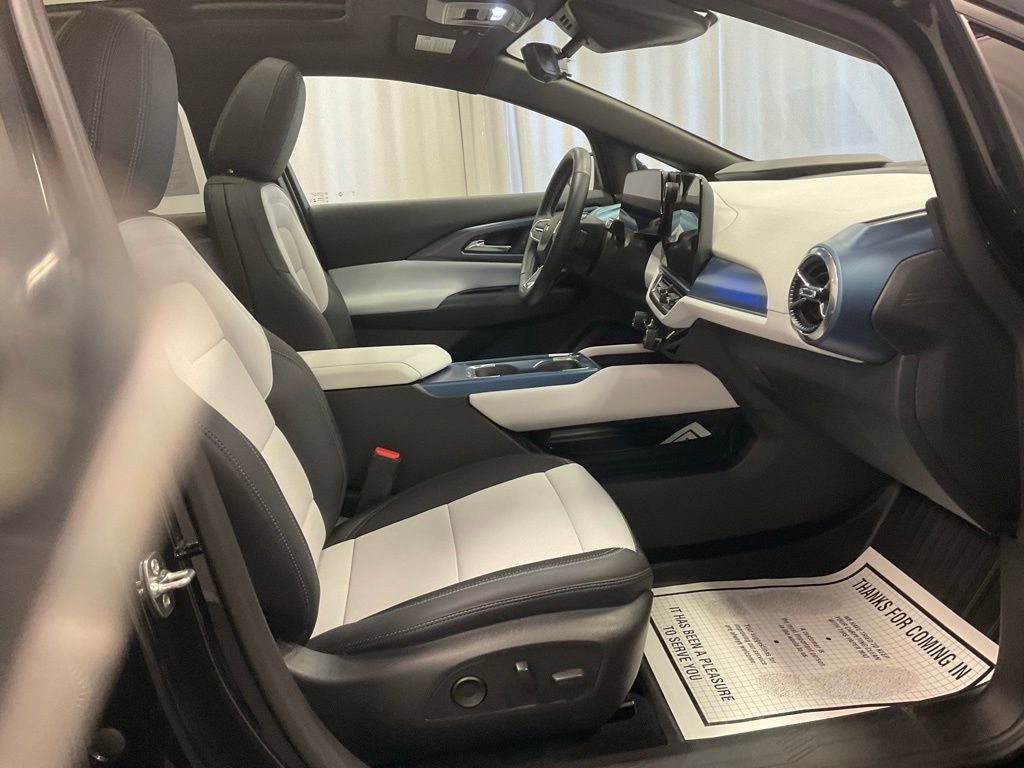 Used 2025 Chevrolet Equinox EV LT w/ Convenience Package II AWD/4WD image 32