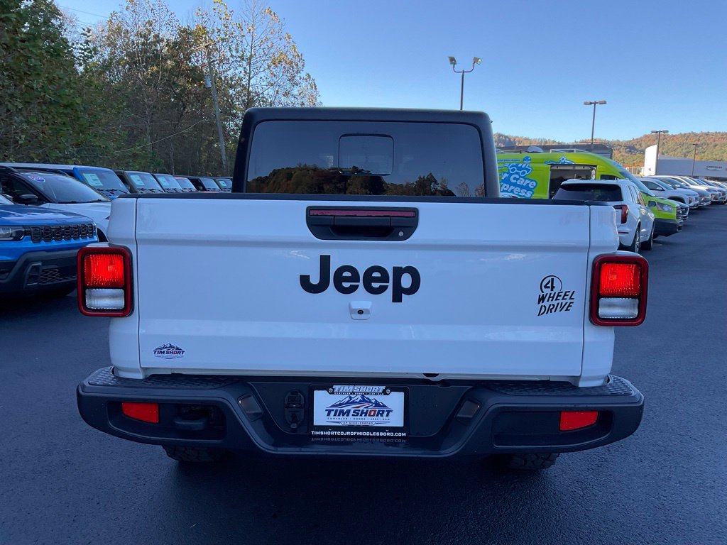 Used 2023 Jeep Gladiator Sport AWD/4WD image 5