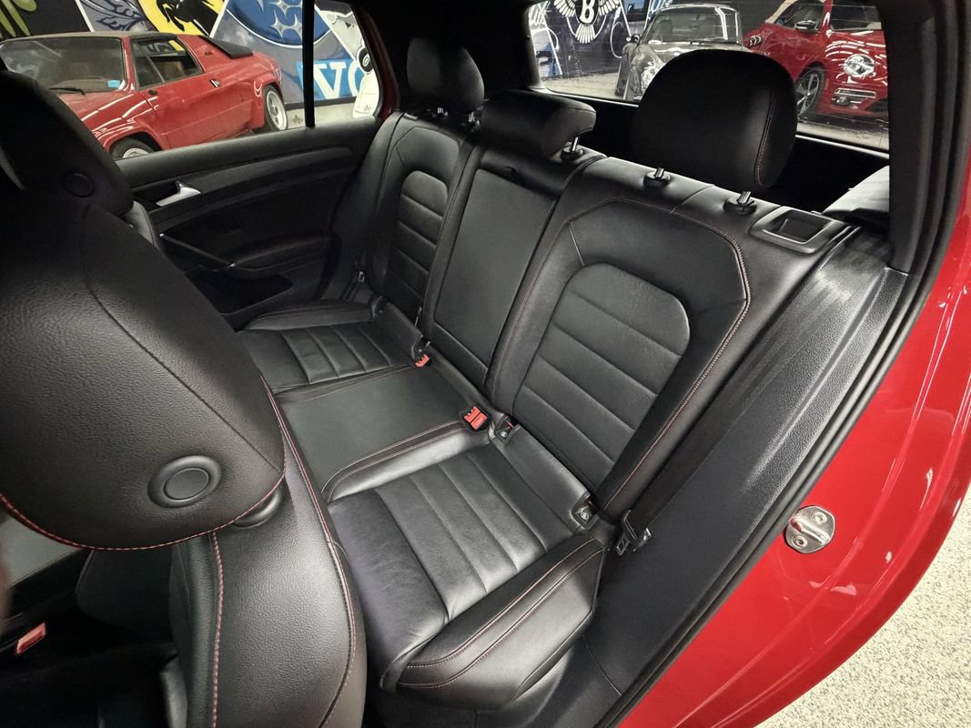 Used 2019 Volkswagen GTI SE FWD image 13