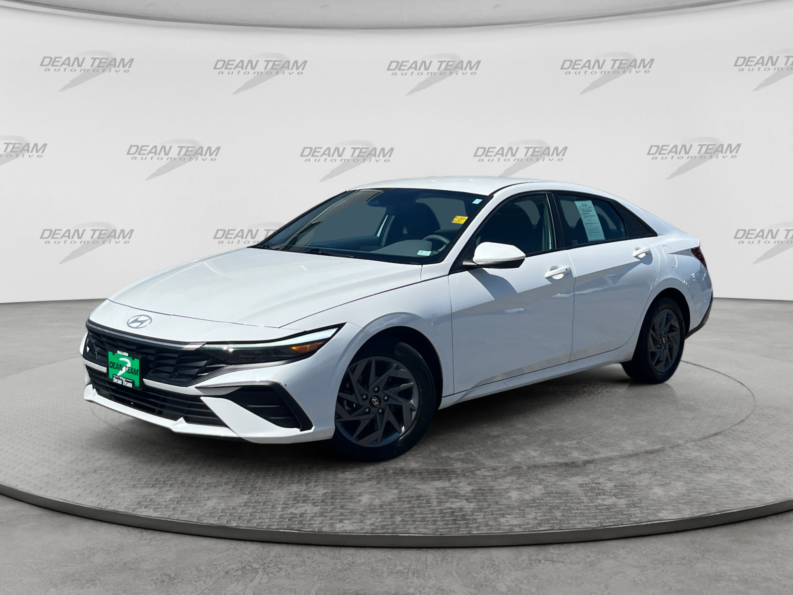 Used 2024 Hyundai Elantra SEL FWD image 3