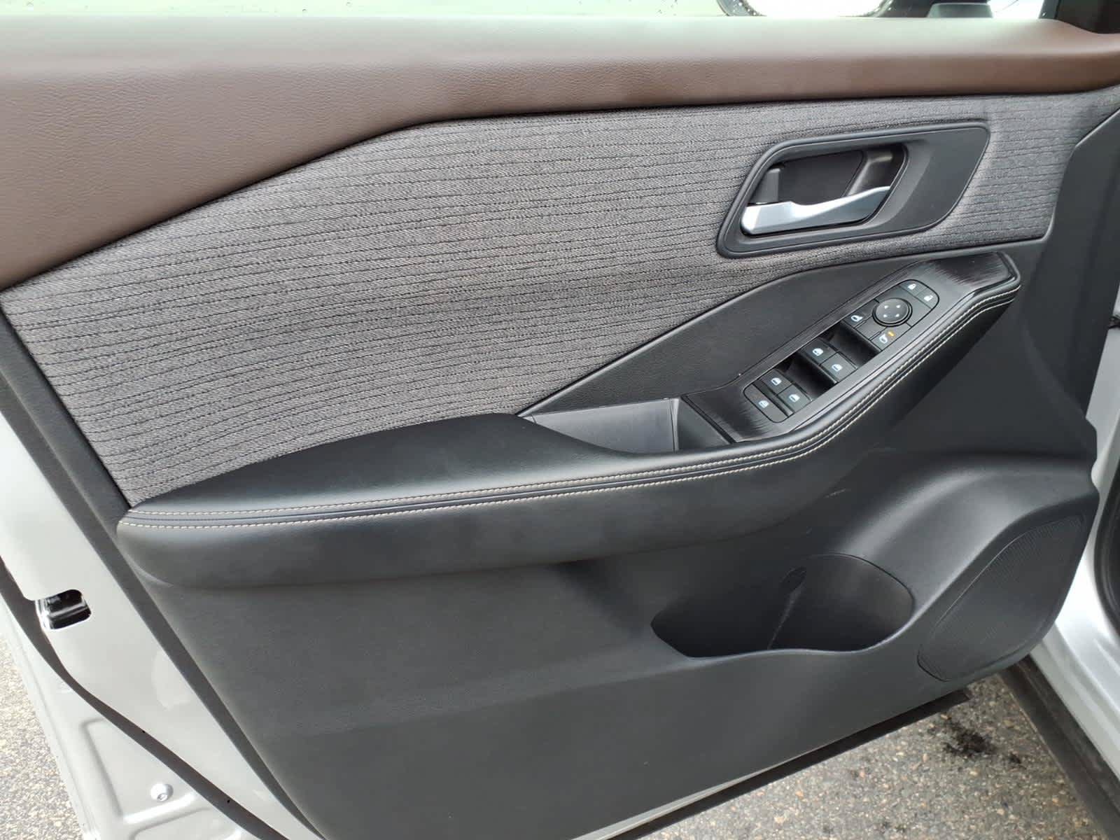 Certified 2022 Nissan Rogue SV AWD/4WD image 10
