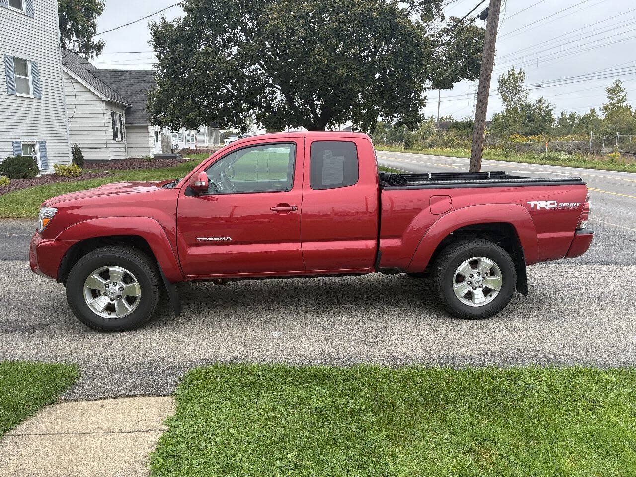 Used 2015 Toyota Tacoma 4x4 Access Cab V6 w/ TRD Sport Package image 3