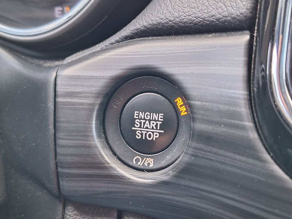 Used 2019 Jeep Grand Cherokee Altitude AWD/4WD image 23