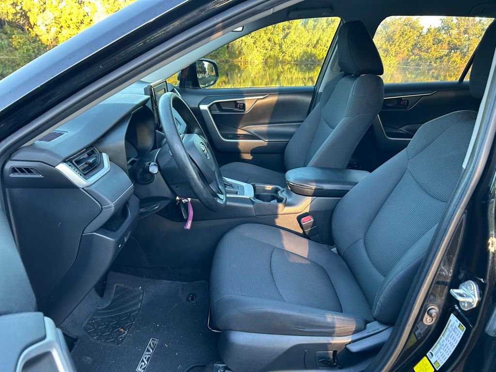 Used 2020 Toyota RAV4 LE image 14