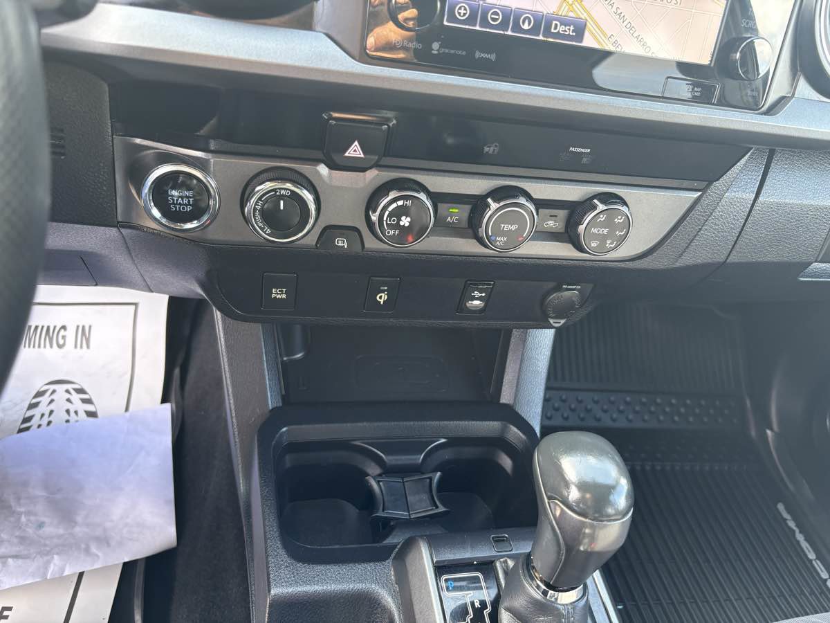 Used 2017 Toyota Tacoma TRD Sport image 30