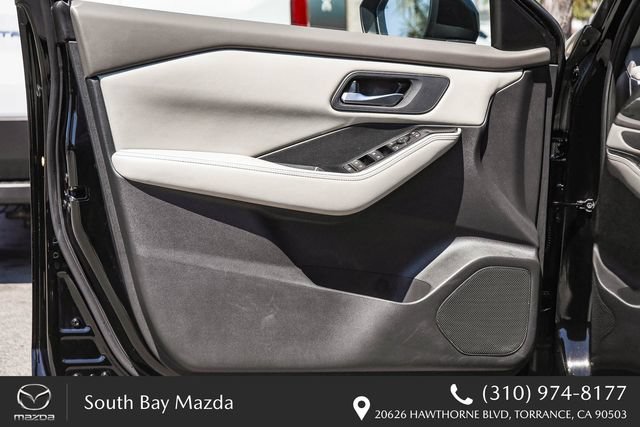 Used 2025 Nissan Rogue SV FWD image 24