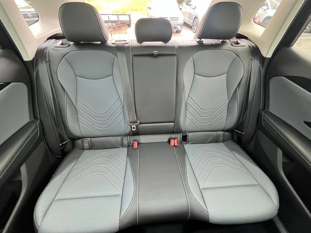 Certified 2025 Volkswagen Tiguan SE w/ Panoramic Sunroof Package AWD/4WD image 28