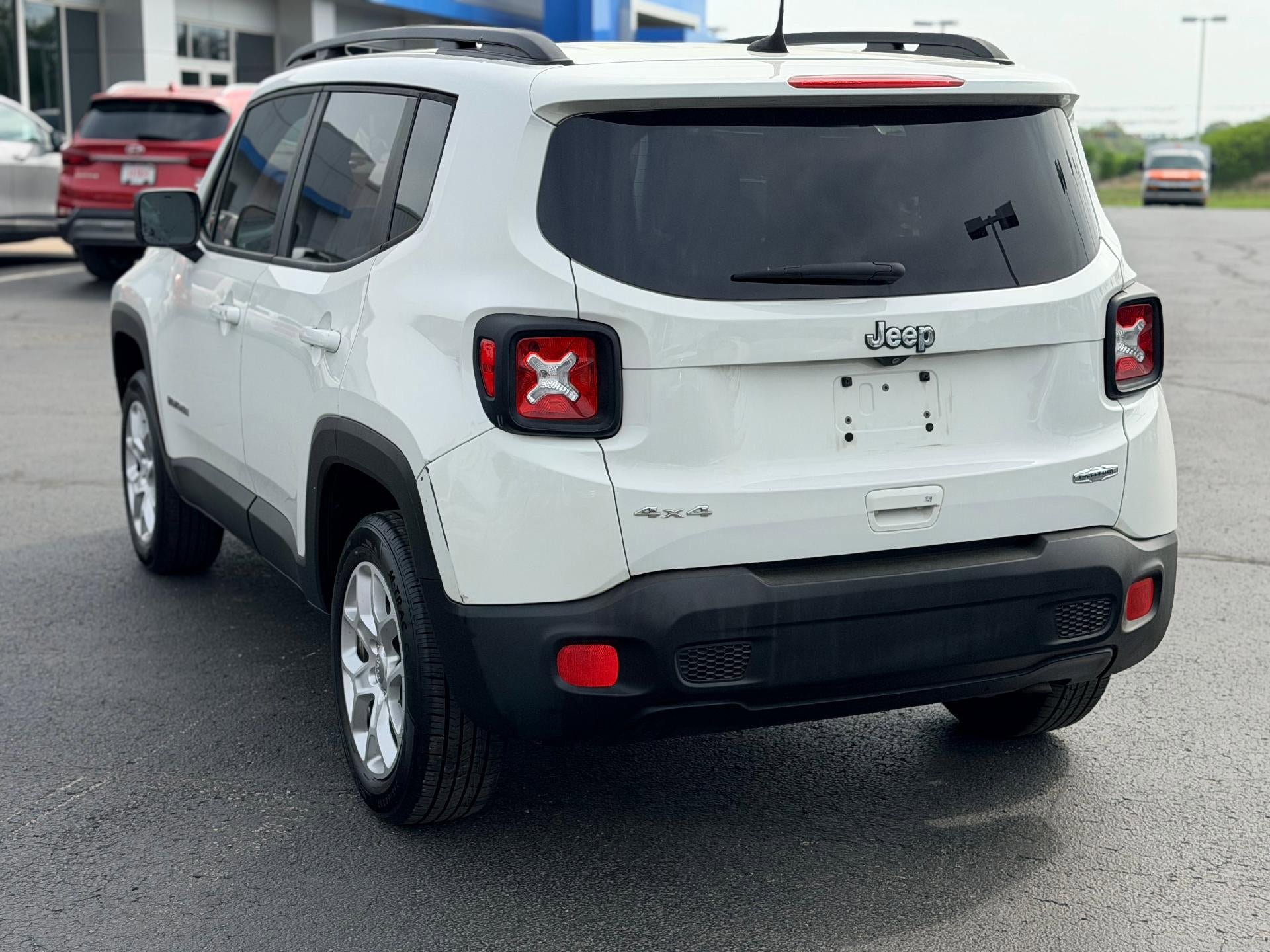 Used 2018 Jeep Renegade Latitude AWD/4WD image 7